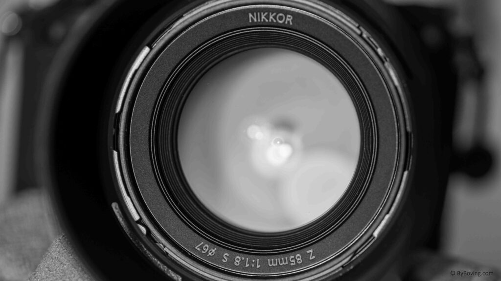 The front of the 85mm lens