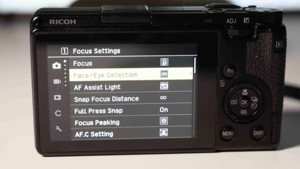 Ricoh GRIIIx: Focus modes explained